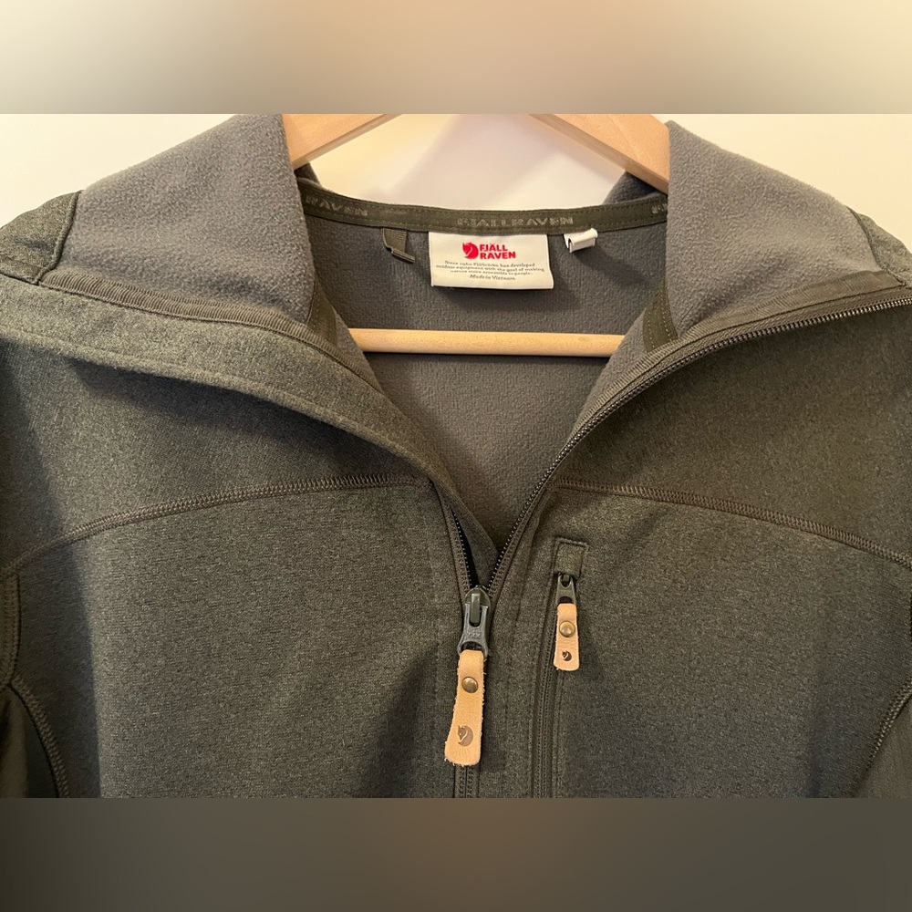 🦊 Fjällräven • Abisko Trail Fleece Hoodie • Olive Green Trekking Jacket • Size M - Picture 2 of 7
